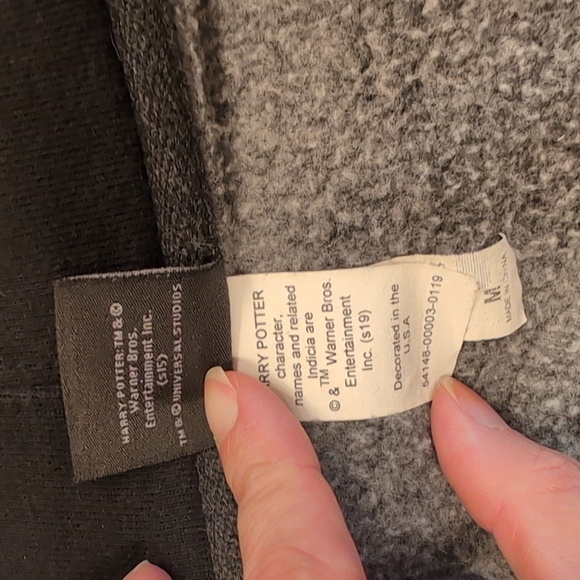 Hogwarts™ Crest Adult Sweatshirt With Hood Zip-up - Picture 5 of 6